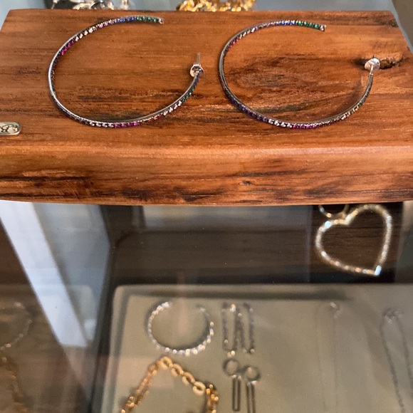 NEW! Rainbow hoops in rhodium - Picture 4 of 9